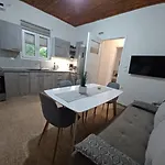 House For Up To 9 People Near Olympia 펜션 *