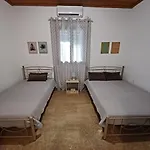 House For Up To 9 People Near Olympia 펜션 *