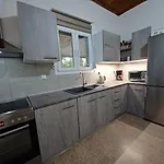 House For Up To 9 People Near Olympia *