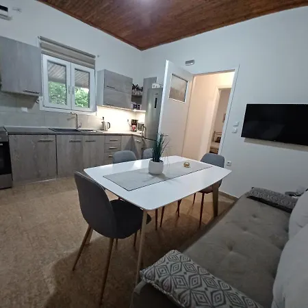 House For Up To 9 People Near Olympia Holiday home *