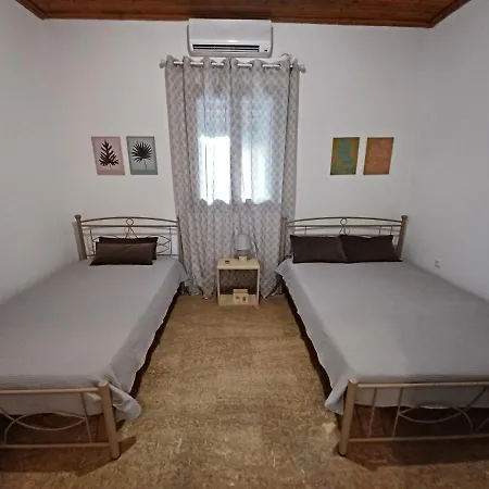 House For Up To 9 People Near Olympia Holiday home *