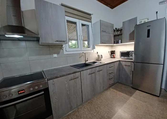 House For Up To 9 People Near Olympia *