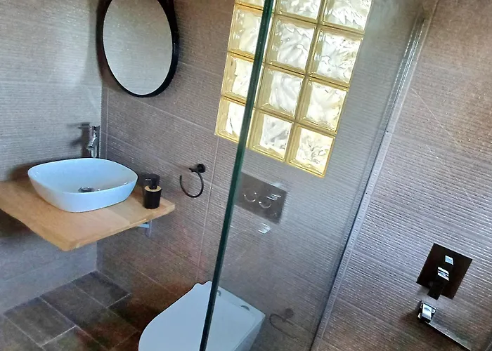 House For Up To 9 People Near Olympia * קאטאקולון